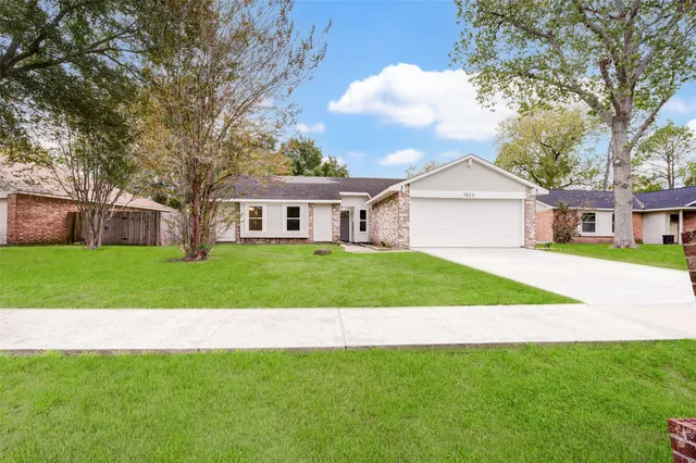 a view of house that has a yard