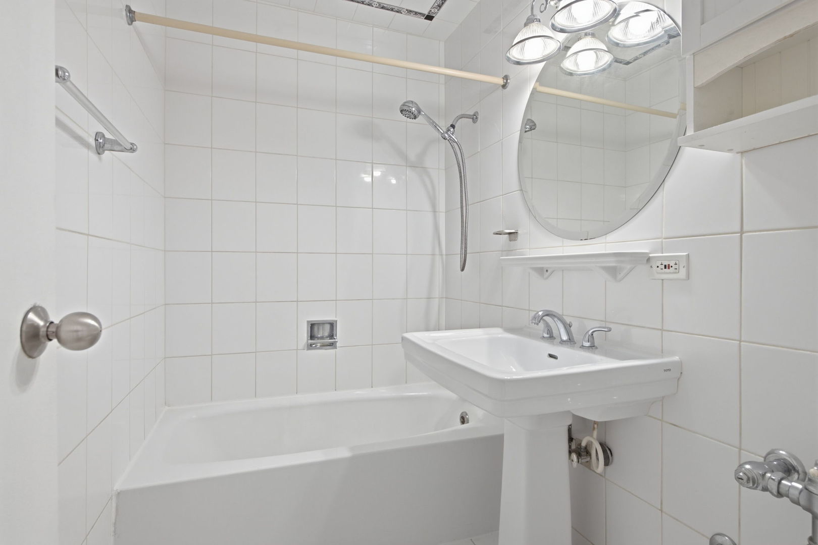 5757 North Sheridan Road, Unit 19D Chicago, IL 60660 - Photo 15 of 29 Gallery Image 15
