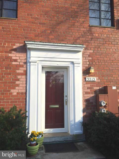 3213 Gunston Road, Unit 3213 Alexandria, VA 22302 - Photo 1 of 28 Exterior (Front)