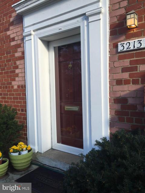 3213 Gunston Road, Unit 3213 Alexandria, VA 22302 - Photo 3 of 28 Exterior (Front)