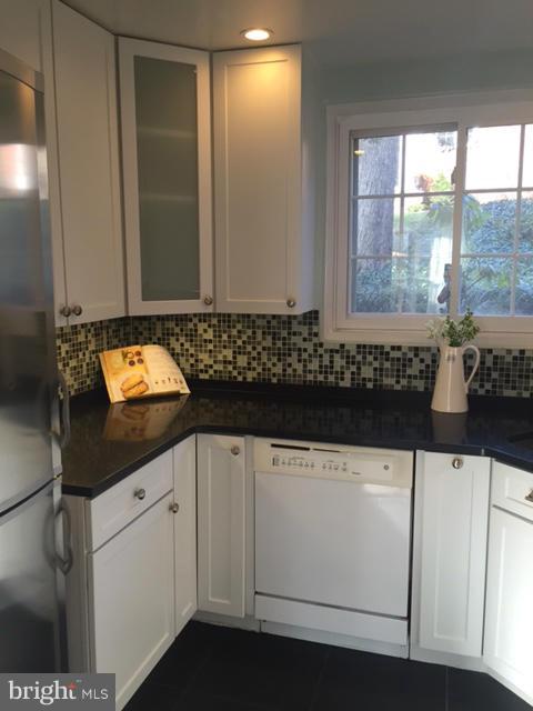 3213 Gunston Road, Unit 3213 Alexandria, VA 22302 - Photo 10 of 28 Kitchen