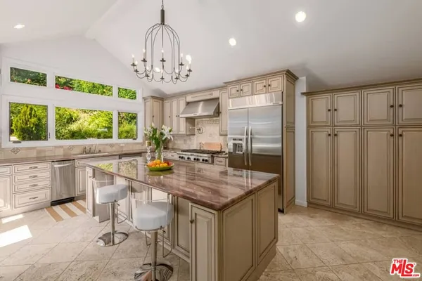 $11,500 | 9545 Dalegrove Drive, Beverly Hills, CA 90210