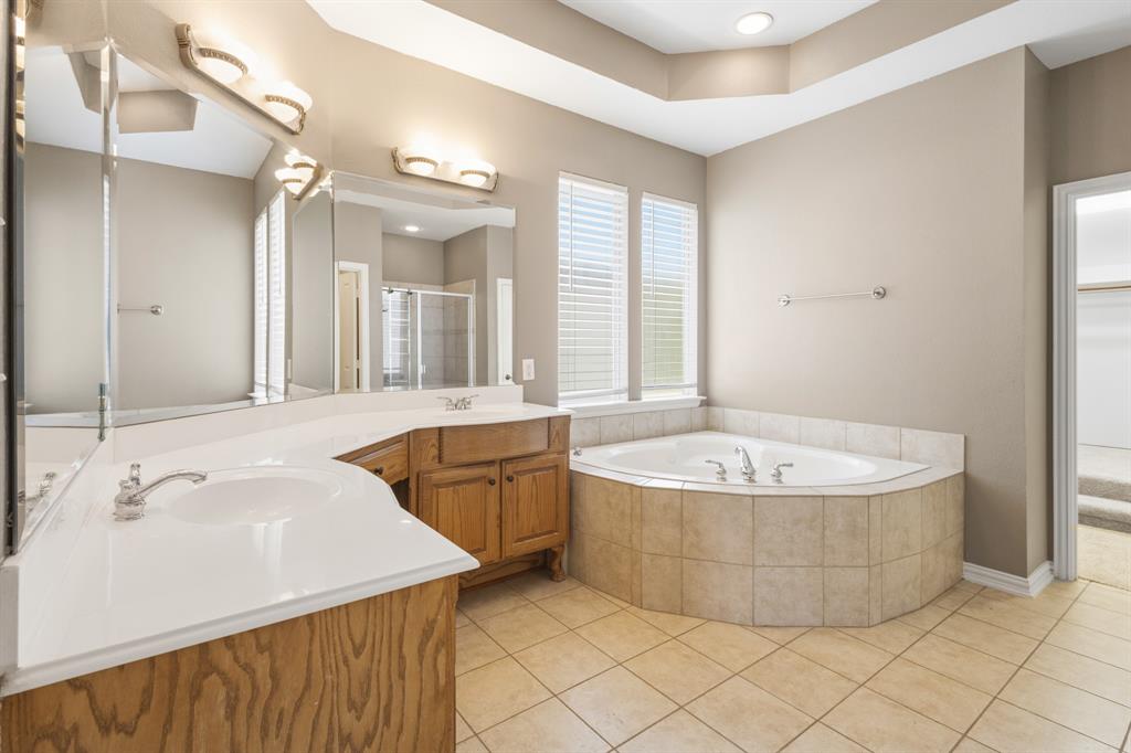 2223 Grizzly Run Lane Euless, TX 76039 - Photo 17 of 30