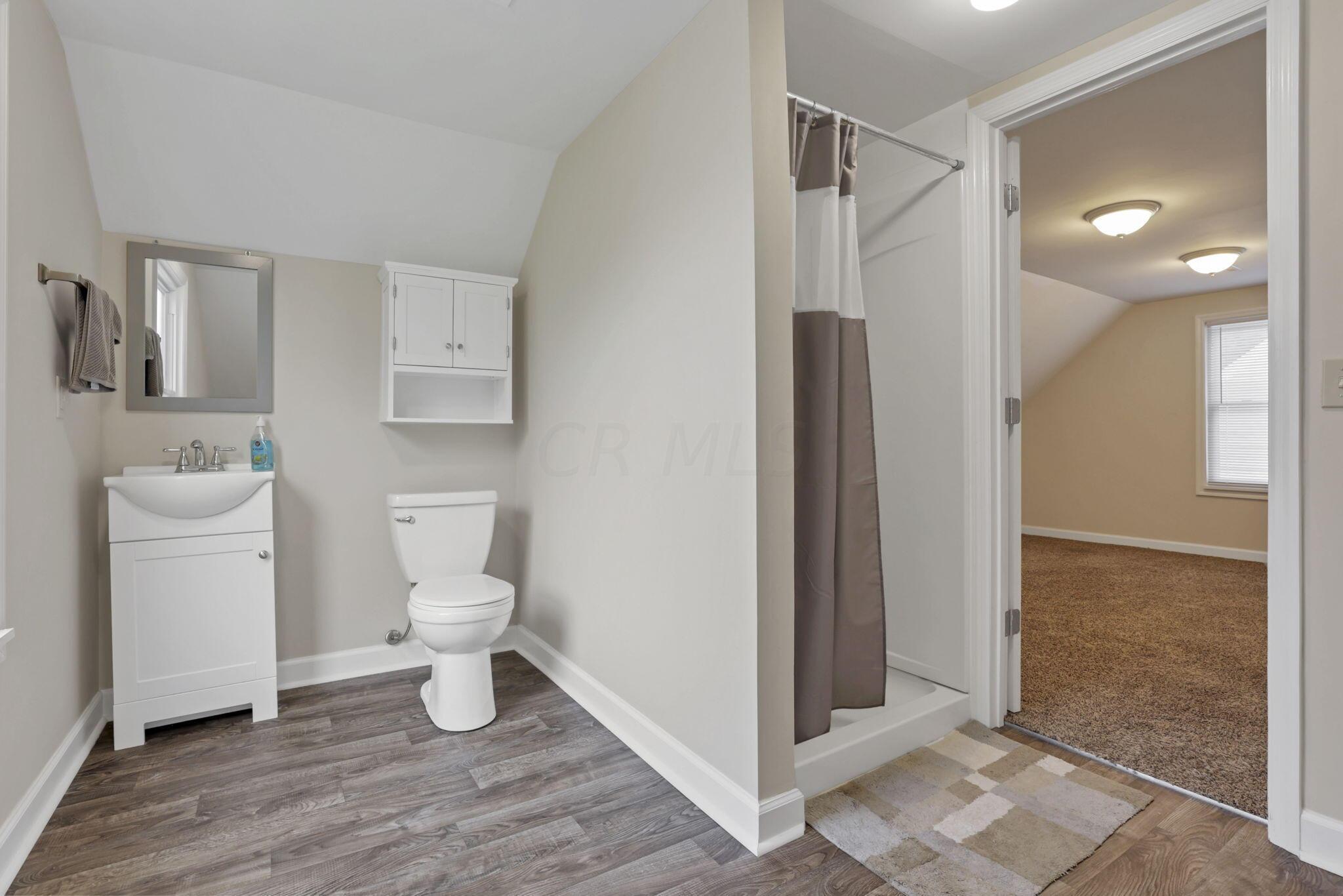 892 Wiltshire Road Columbus, OH 43204 - Photo 23 of 34 Primary Ensuite