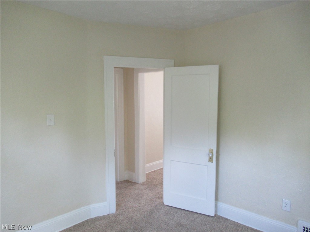 917 Woodview Road Cleveland, OH 44121 - Photo 29 of 34