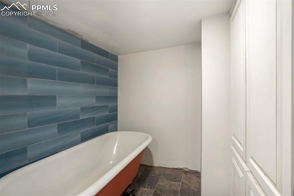 4560 Canonwood Road Colorado Springs, CO 80906 - Photo 20 of 50 a bathroom with a tub and shower