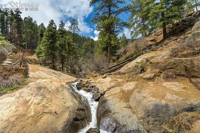 a view of a houses with a yard