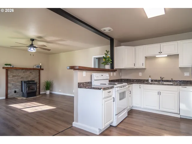 $268,000 | 430 Southeast Carroll Street, Winston, OR 97496