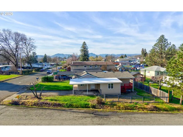 $268,000 | 430 Southeast Carroll Street, Winston, OR 97496