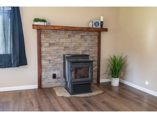 $268,000 | 430 Southeast Carroll Street, Winston, OR 97496