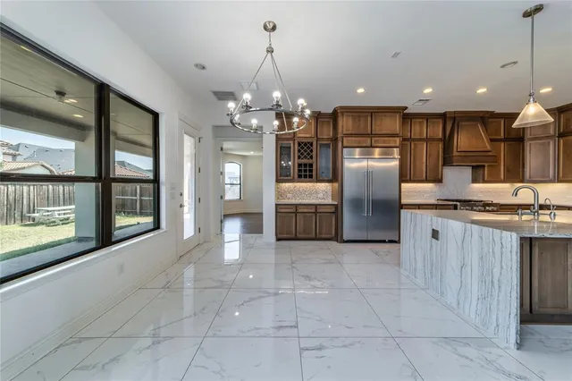 a view of a livingroom with a ceiling fan and windows