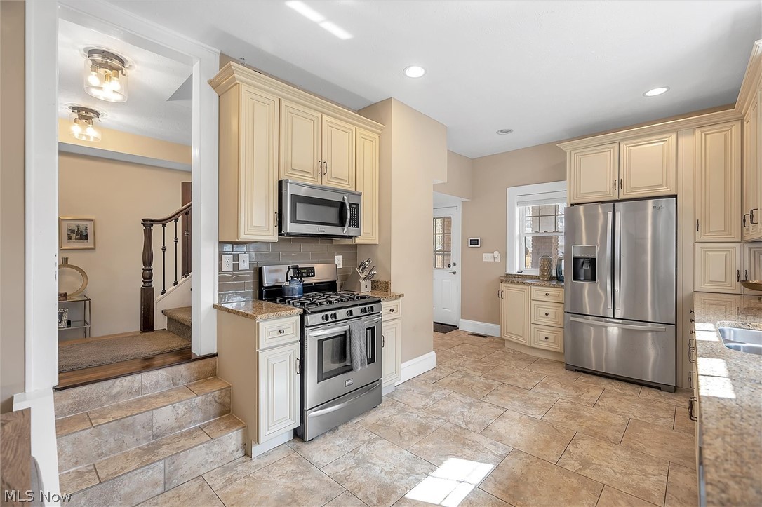 2850 Berkshire Road Cleveland, OH 44118 - Photo 12 of 33 nicely remodeled kitchen