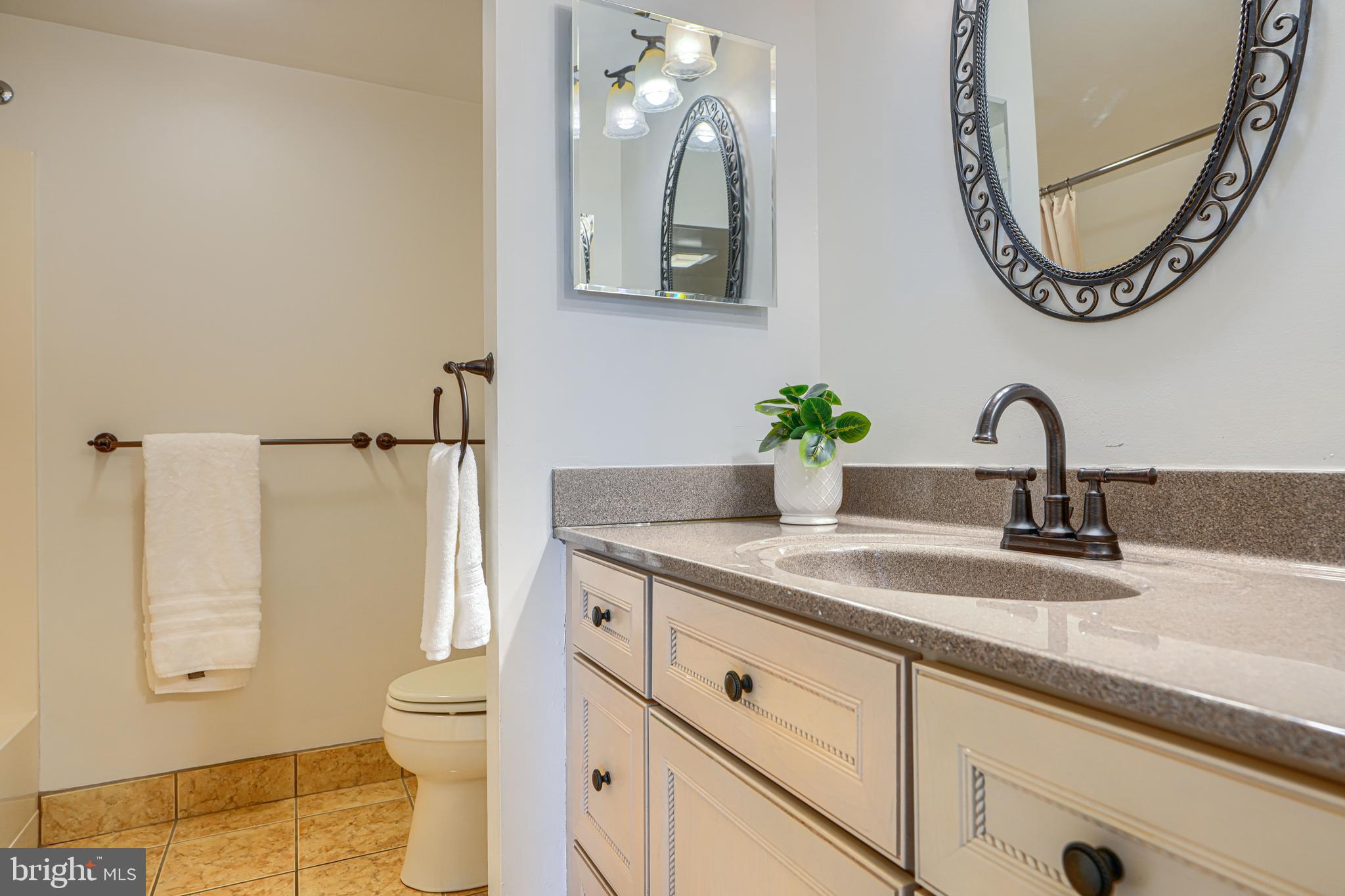 4100 North Charles Street, Unit 1010 Baltimore, MD 21218 - Photo 42 of 73 Hall full bath with tub/shower