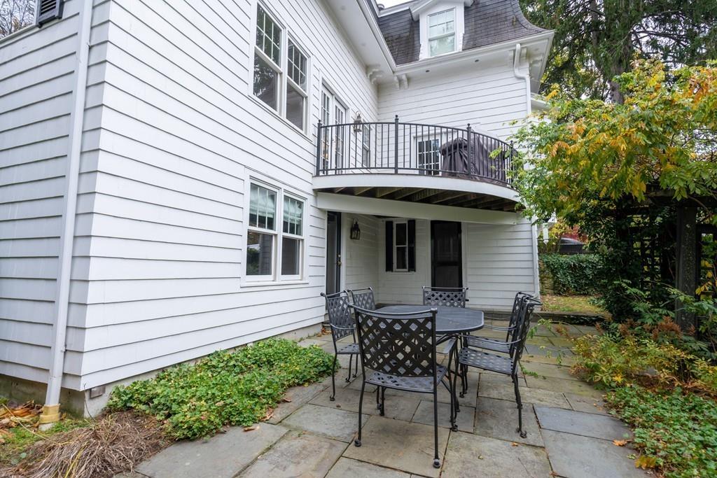289 Walnut Street Wellesley, MA 02481 - Photo 23 of 28