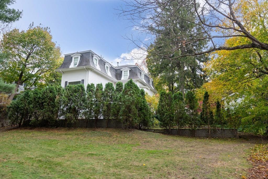289 Walnut Street Wellesley, MA 02481 - Photo 3 of 28