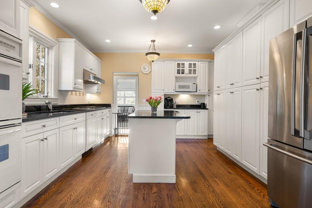 289 Walnut Street Wellesley, MA 02481 - Photo 7 of 28