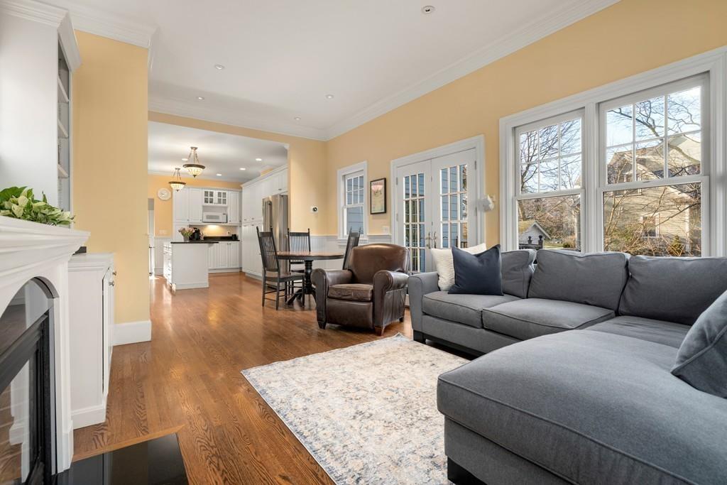 289 Walnut Street Wellesley, MA 02481 - Photo 8 of 28