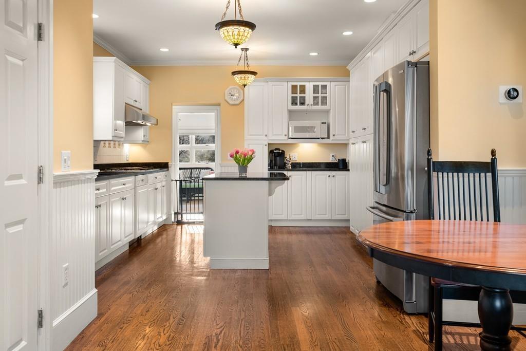 289 Walnut Street Wellesley, MA 02481 - Photo 10 of 28