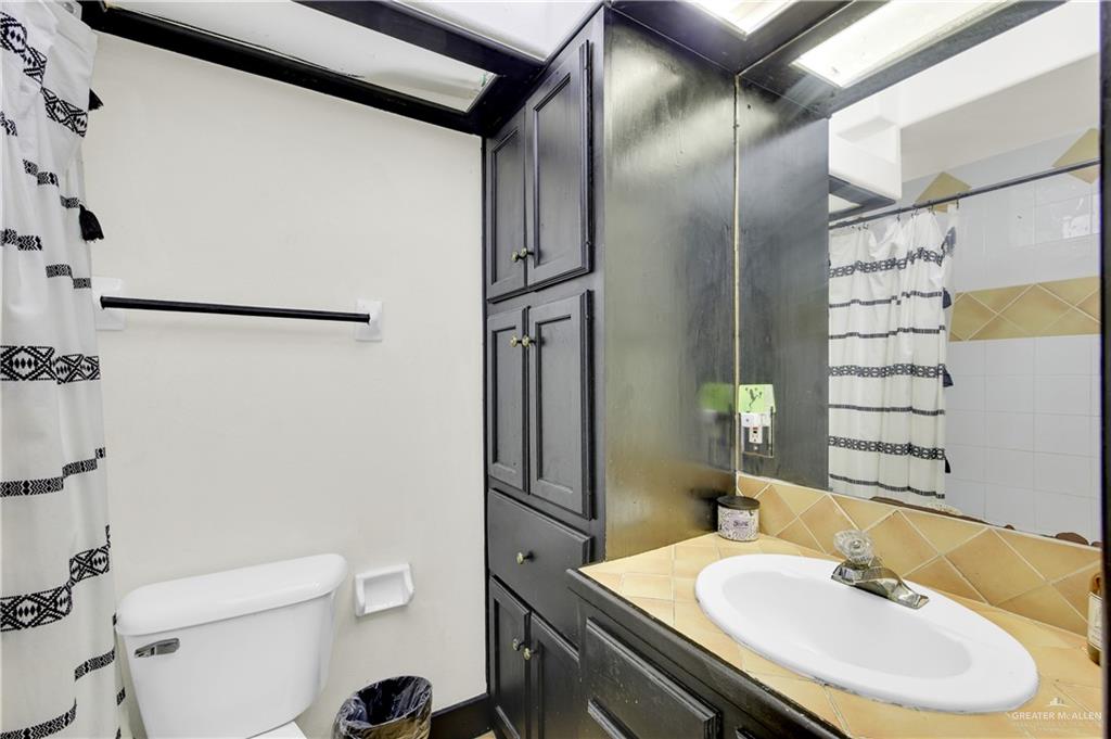 2701 Easy Street Edinburg, TX 78539 - Photo 13 of 22 a bathroom with a sink toilet and shower