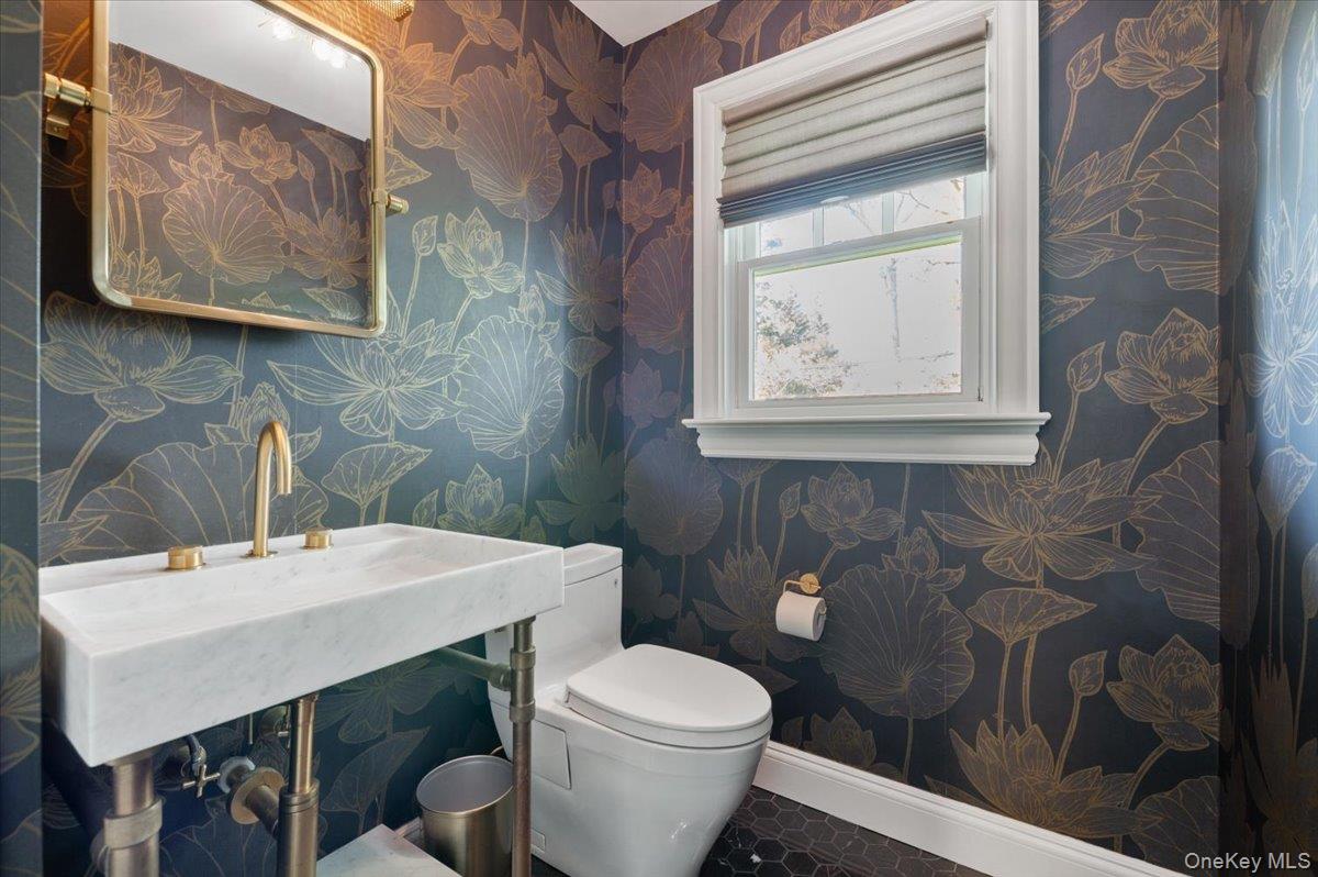 205 Hewlett Neck Road Woodmere, NY 11598 - Photo 15 of 50 a bathroom with a toilet a sink and mirror