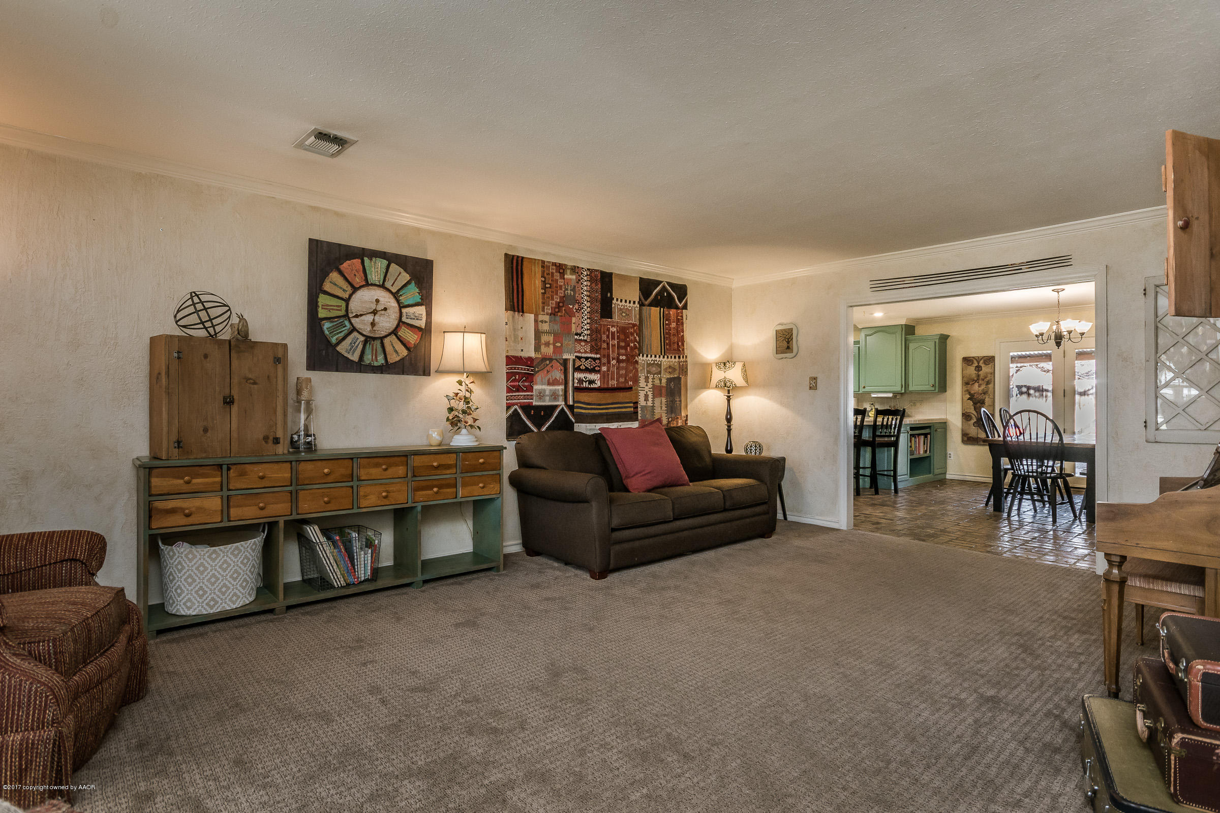 6108 Jameson Road Amarillo, TX 79106 - Photo 3 of 28 Living Room_