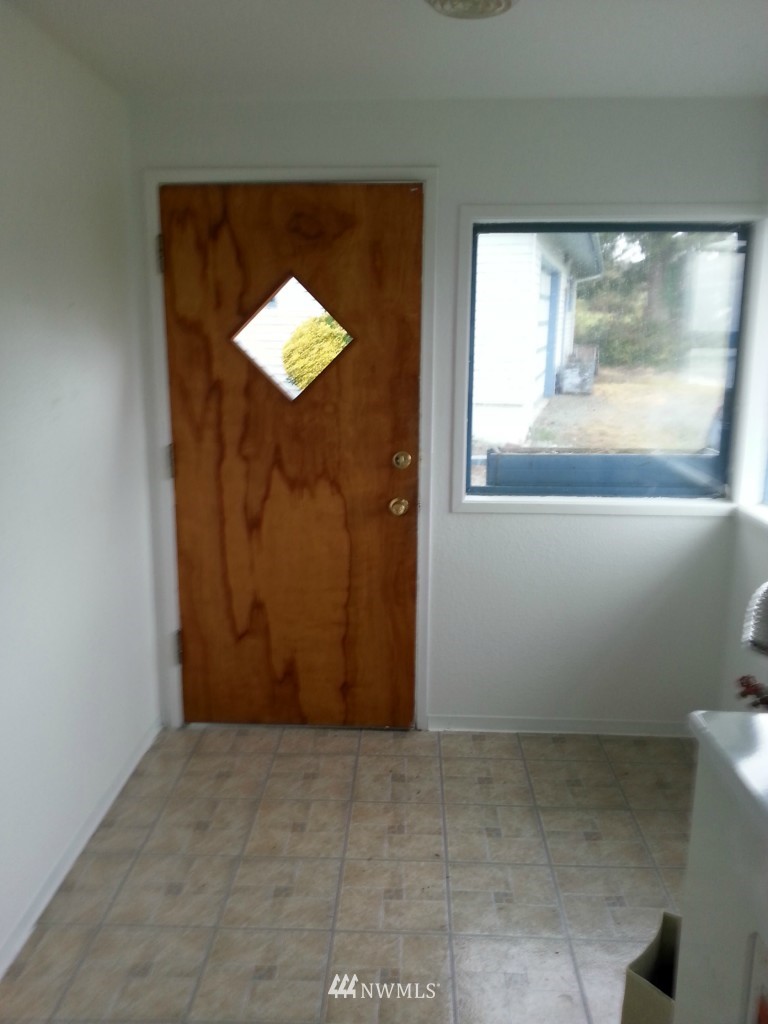 1310 East Juniper Beach Road Camano Island, WA 98282 - Photo 5 of 14