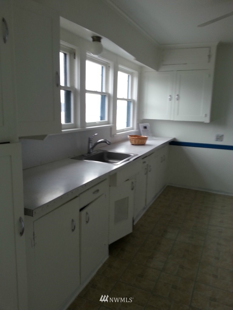 1310 East Juniper Beach Road Camano Island, WA 98282 - Photo 7 of 14