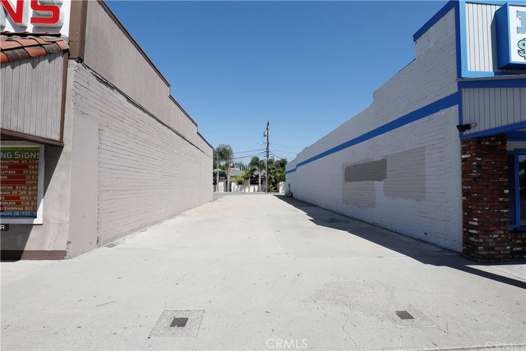 6296 Beach Boulevard Buena Park, CA 90621 - Photo 8 of 8 a view of a garage