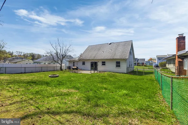 a view of house with backyard