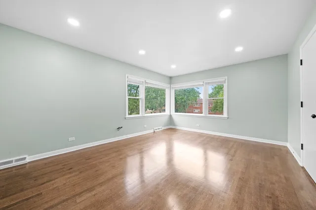 $2,000 | 10537 Austin Avenue, Unit 2, Chicago Ridge, IL 60415