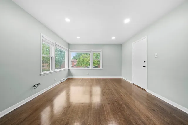 $2,000 | 10537 Austin Avenue, Unit 2, Chicago Ridge, IL 60415