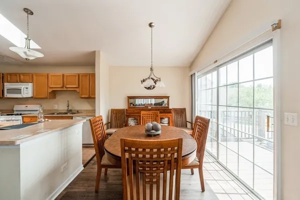 $350,000 | 634 Le Parc Circle, Unit 634, Buffalo Grove, IL 60089