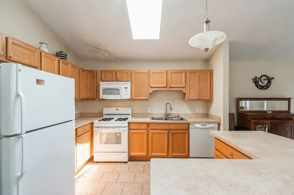 $350,000 | 634 Le Parc Circle, Unit 634, Buffalo Grove, IL 60089