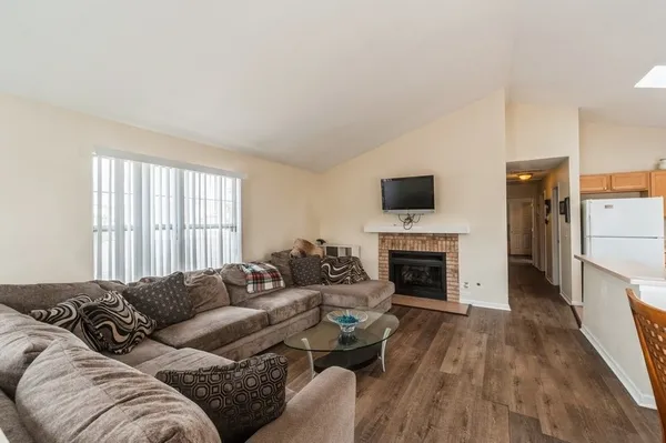 $350,000 | 634 Le Parc Circle, Unit 634, Buffalo Grove, IL 60089