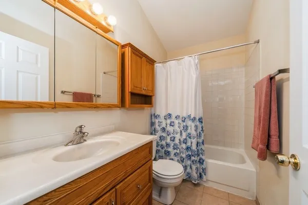 $350,000 | 634 Le Parc Circle, Unit 634, Buffalo Grove, IL 60089