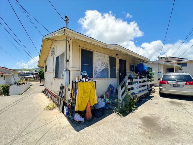 a view of a car park in front of house