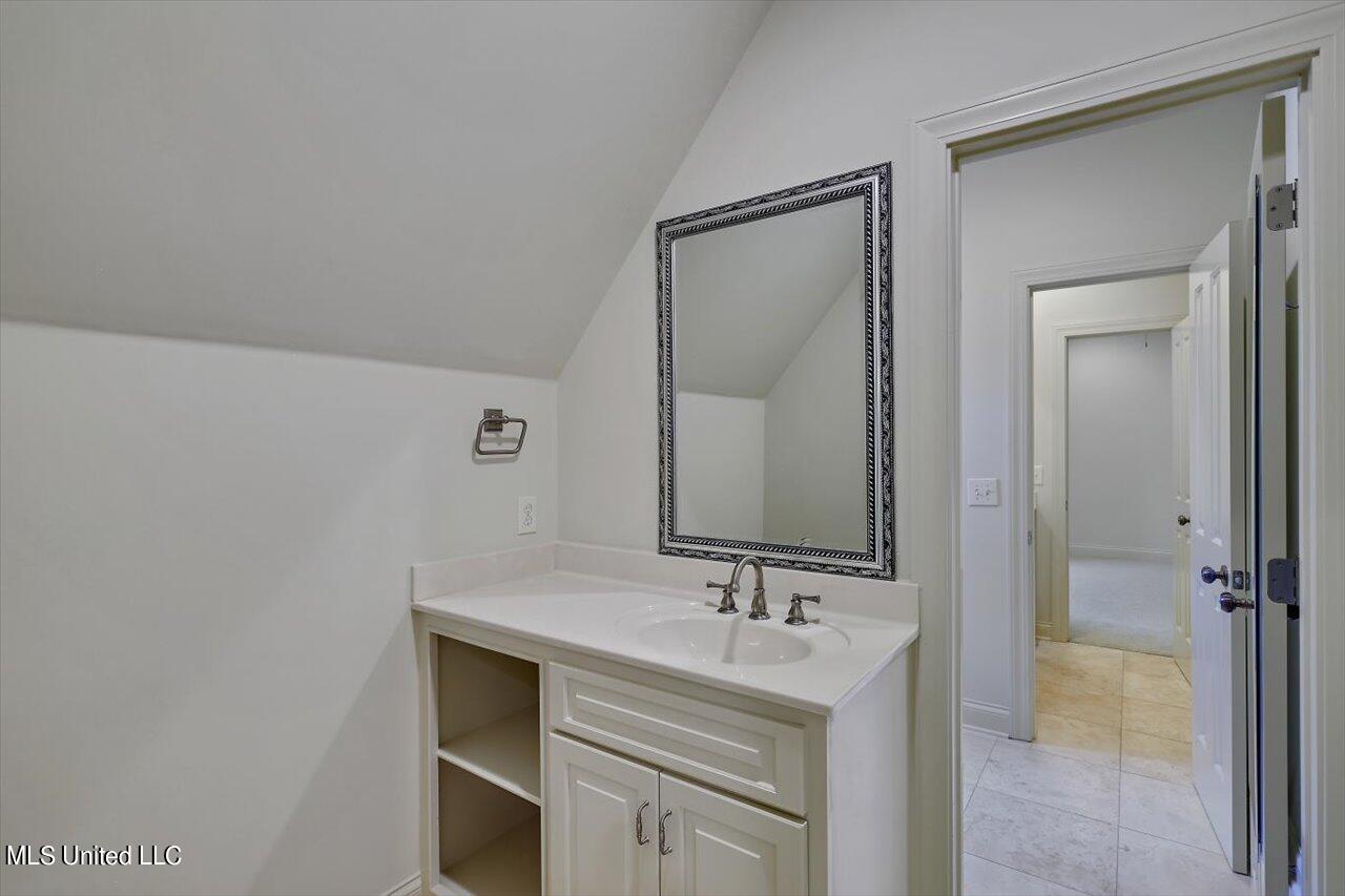 104 Novara Trail Madison, MS 39110 - Photo 54 of 71 Upstairs Walk-Thru Bath