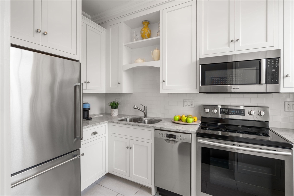 1 Chestnut Street, Unit 3B Boston, MA 02108 - Photo 8 of 20