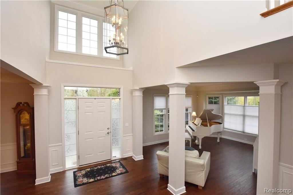 2335 Andover Boulevard Rochester, MI 48306 - Photo 5 of 38