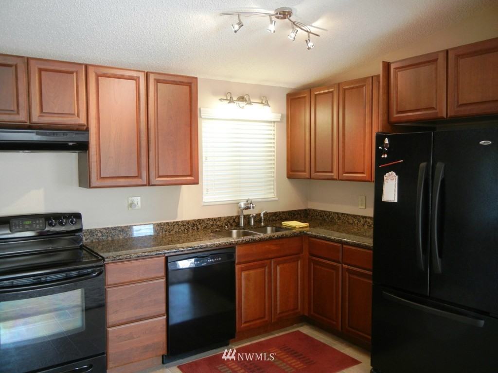 11032 148th Avenue Southeast Renton, WA 98059 - Photo 2 of 9