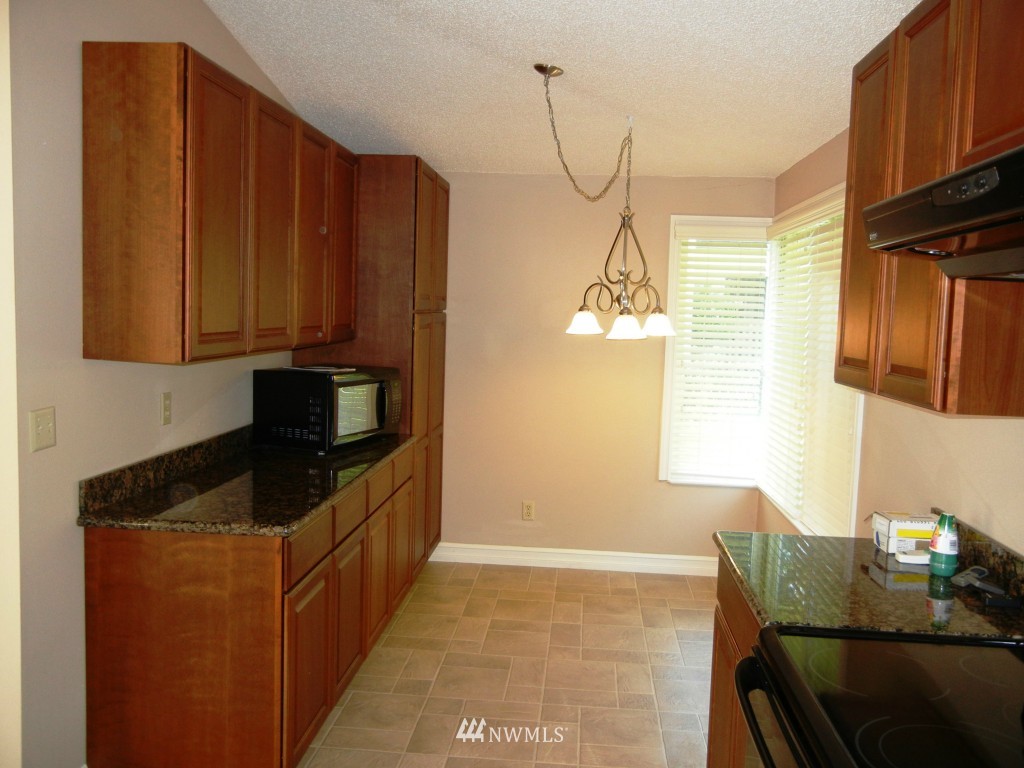 11032 148th Avenue Southeast Renton, WA 98059 - Photo 3 of 9