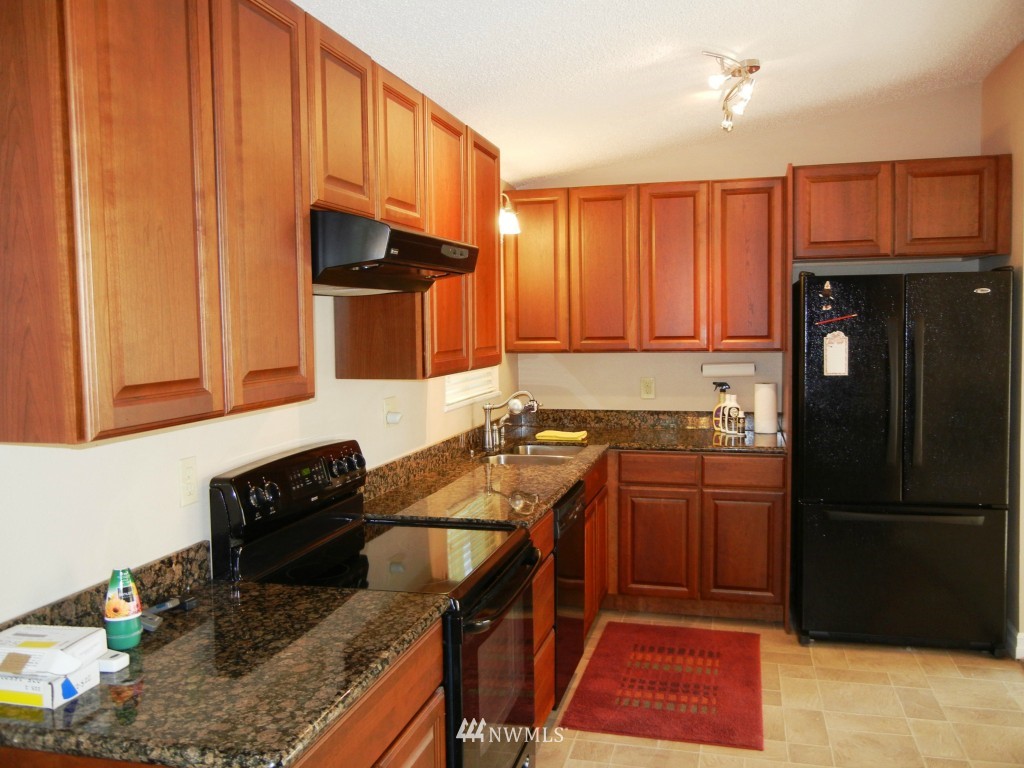 11032 148th Avenue Southeast Renton, WA 98059 - Photo 4 of 9