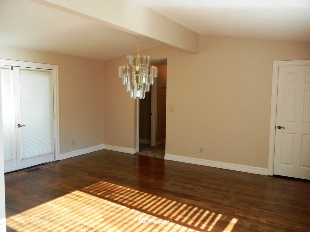 11032 148th Avenue Southeast Renton, WA 98059 - Photo 6 of 9