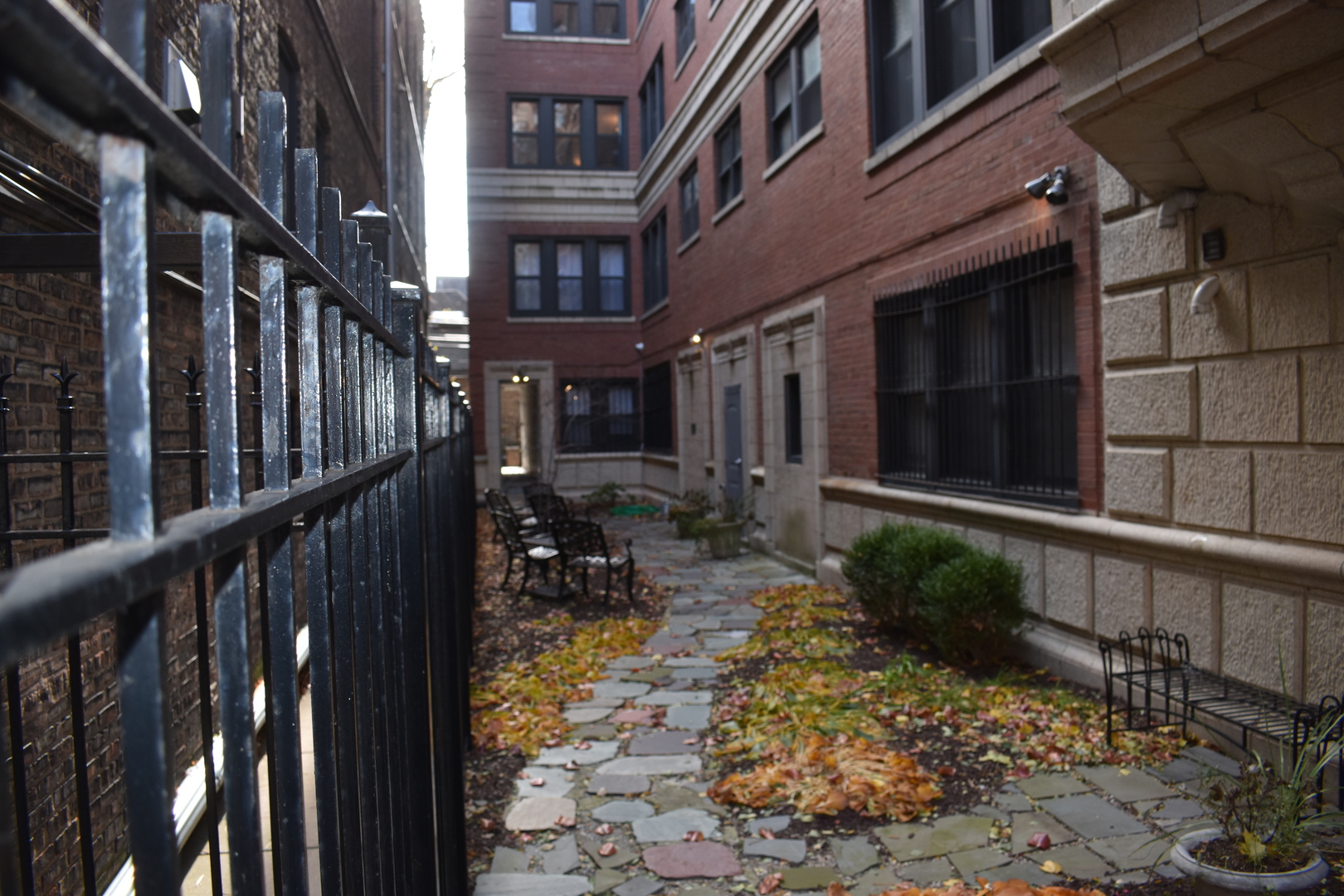 433 West Briar Place, Unit 1D Chicago, IL 60657 - Photo 9 of 12