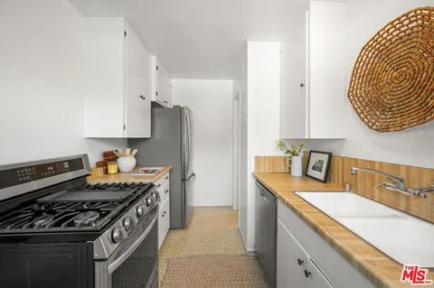 $499,000 | 5441 Village Green, Los Angeles, CA 90016