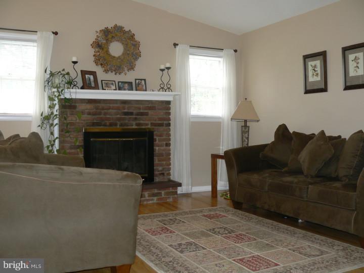 4 Maple Stream Road East Windsor, NJ 08520 - Photo 2 of 19 Living Room