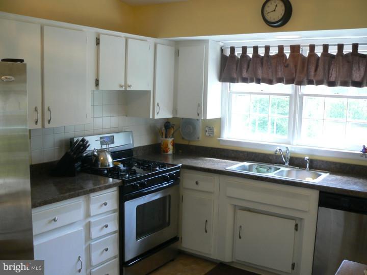 4 Maple Stream Road East Windsor, NJ 08520 - Photo 6 of 19 Kitchen