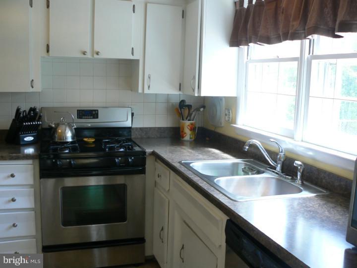 4 Maple Stream Road East Windsor, NJ 08520 - Photo 7 of 19 Kitchen