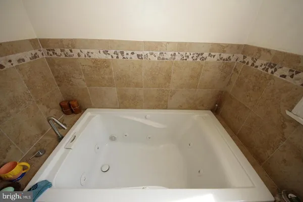 $3,500 | 1932 Summit Place Northeast, Washington, DC 20002