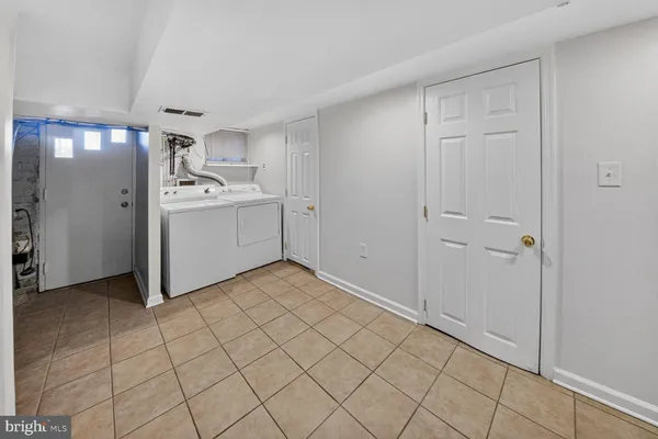 $3,500 | 1932 Summit Place Northeast, Washington, DC 20002